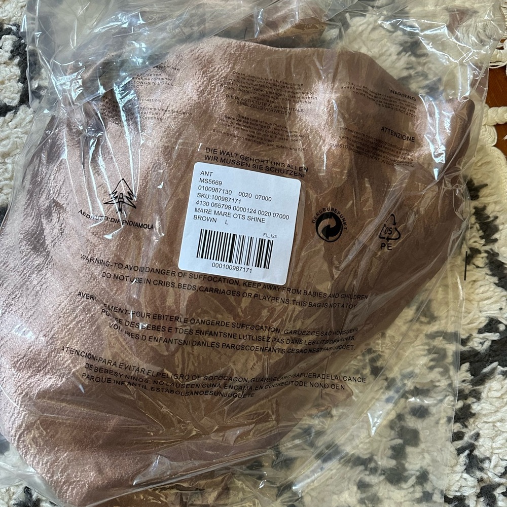NWT @heynasreen x Mare Mare Off-The-Shoulder Puff sleeve shine mini dress - Picture 6 of 7